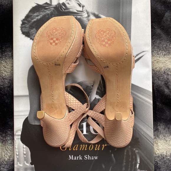 VINCE CAMUTO Peppa Nude/Cream Snakeskin Strappy NEW pump heels size: 8.5 - Picture 4 of 7